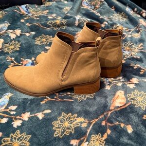 Korks Light Brown/tan Ankle Booties